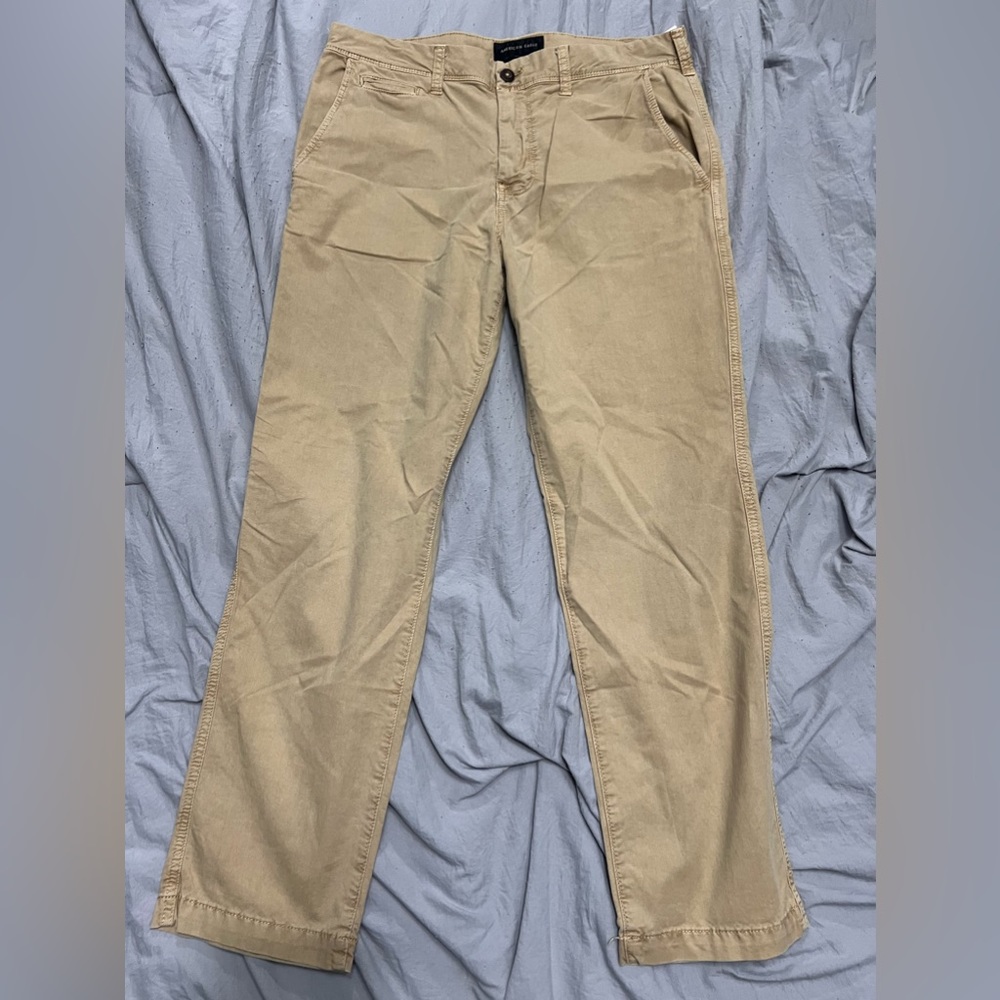Men’s American Eagle khakis size 33x30